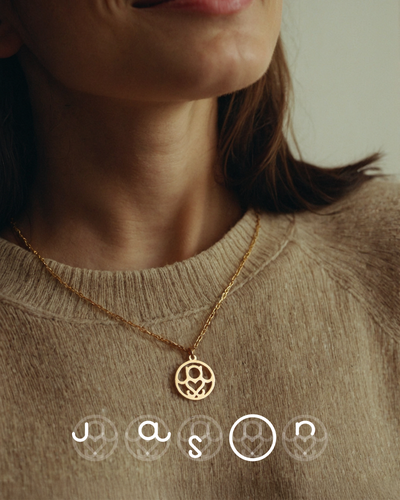 necklace_monogram_model_3.png